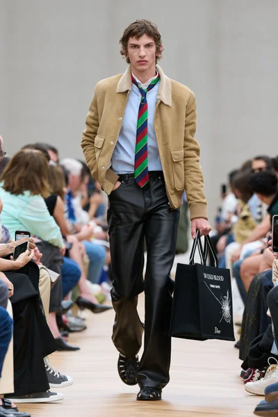 Look 60